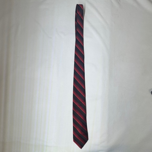 JF J.Ferrar Red and Black Diagonal Stripe Tie - Picture 1 of 6